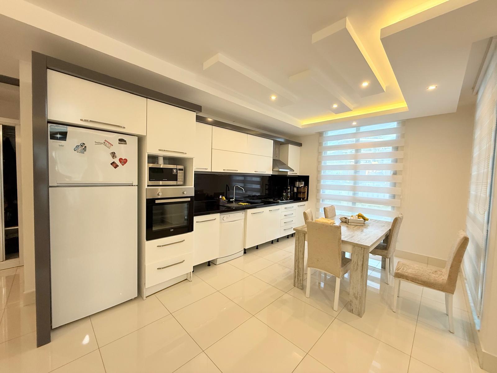 Меблированные апартаменты 2+1 в районе Тосмур — 110 м², 250 м до моря - Фото 11