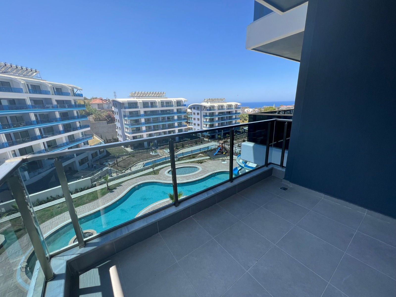 Квартира 1+1 в Алании в районе Каргыджак с мебелью и инфраструктурой - Фото 16