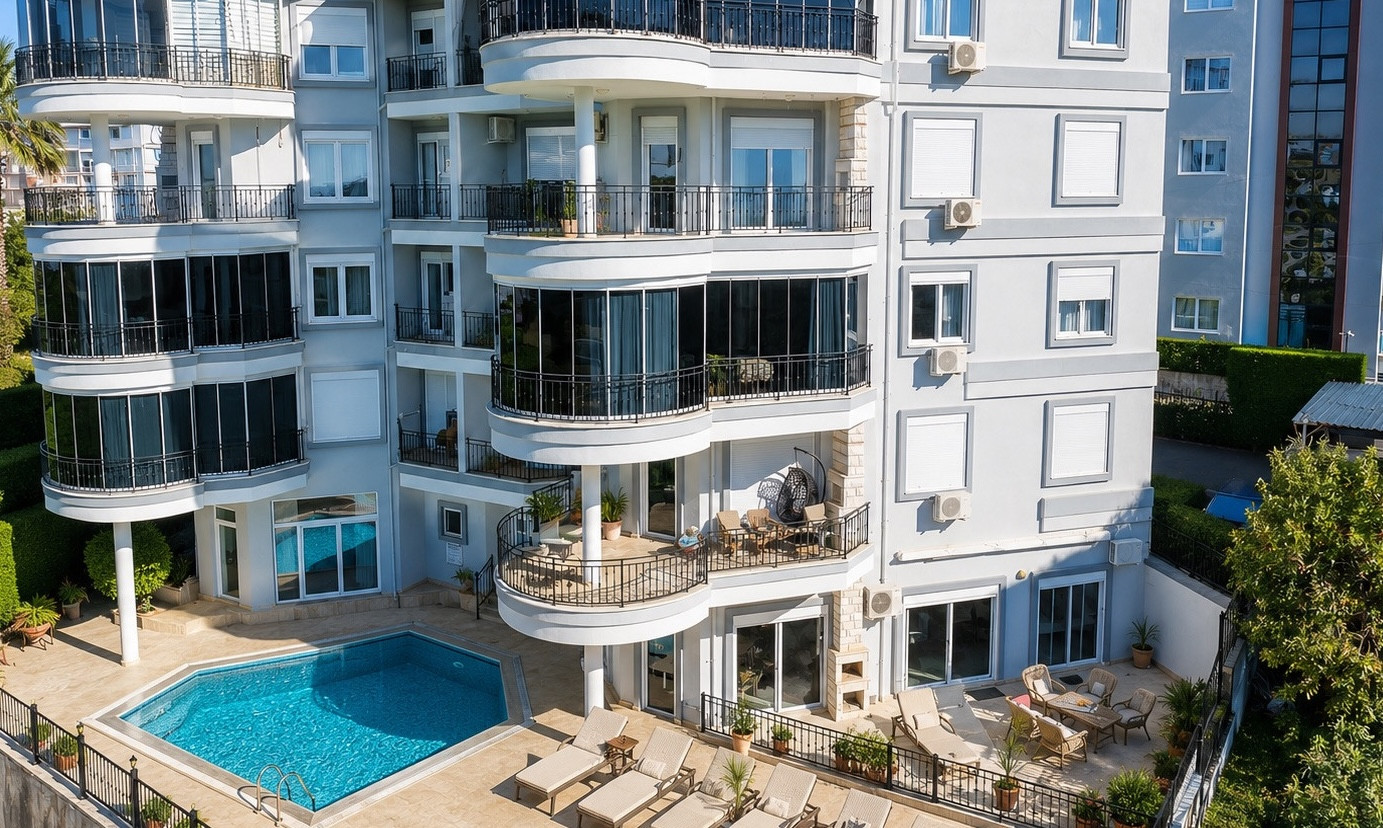Меблированная квартира 3+1 площадью 155 м² с видом на море и крепость в Аланье
