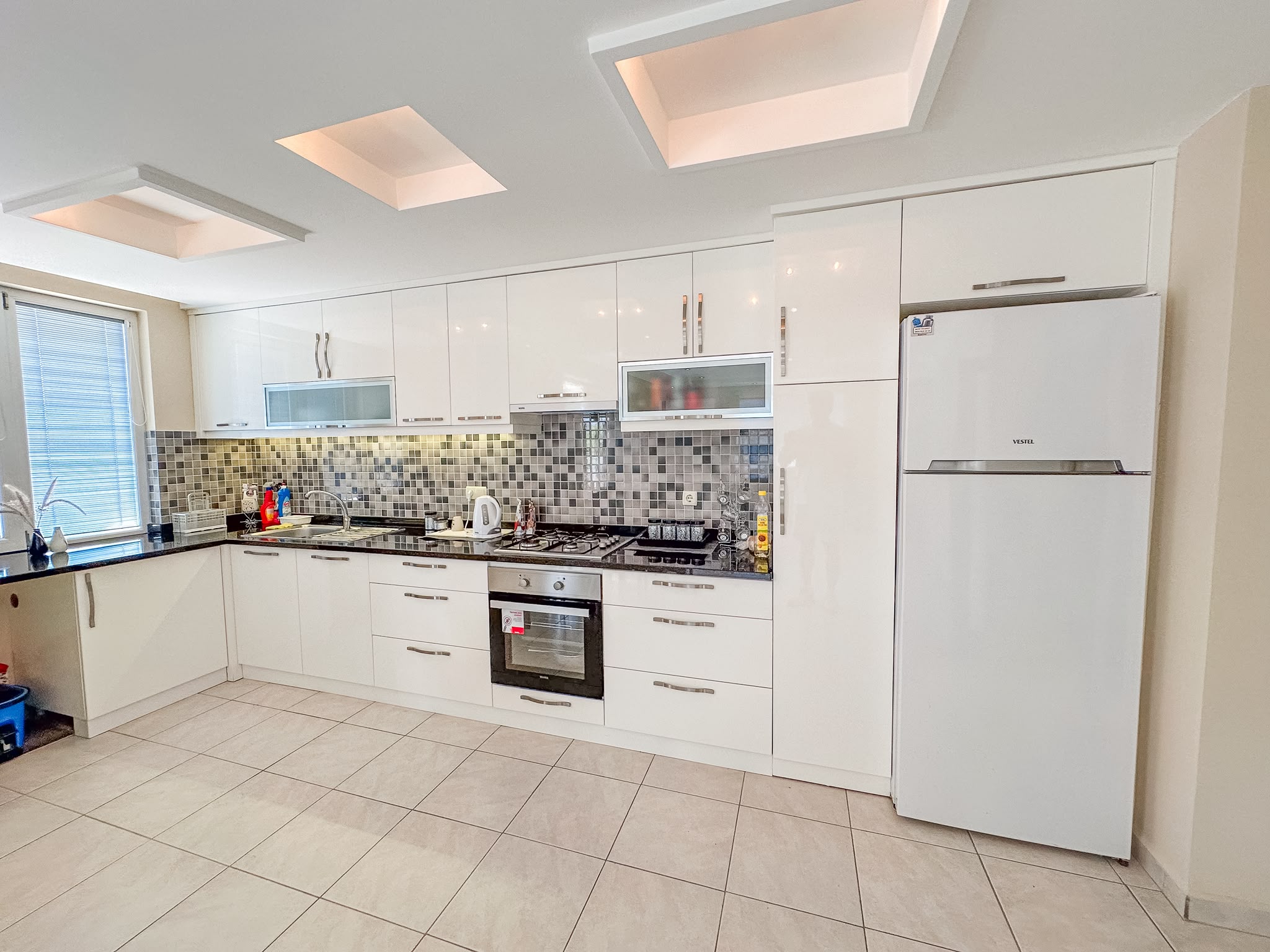 Просторная меблированная квартира 2+1 в 100 метрах от моря в Тосмуре - Фото 22